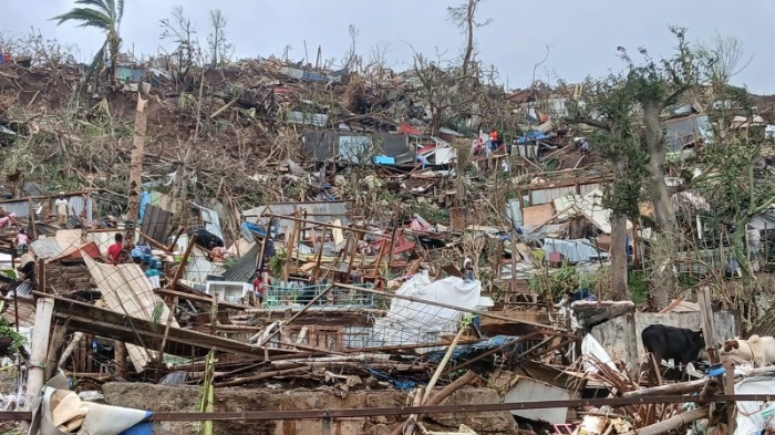 A Mayotte, l'urgence à gérer, un bilan humain toujours provisoire