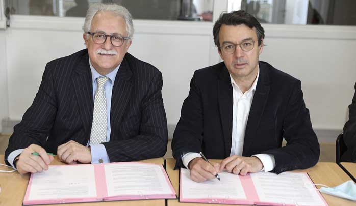 La Licra a annoncé, jeudi 23 mai, la fin d'un partenariat noué avec la Grande Mosquée de Paris en 2021. Ici Mario Stasi (à droite) aux côtés du recteur Chems-Eddine Hafiz.lors de la signature de la convention de partenariat.