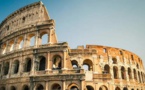 Devant le Colisée de Rome, des centaines de musulmans en prière pour manifester