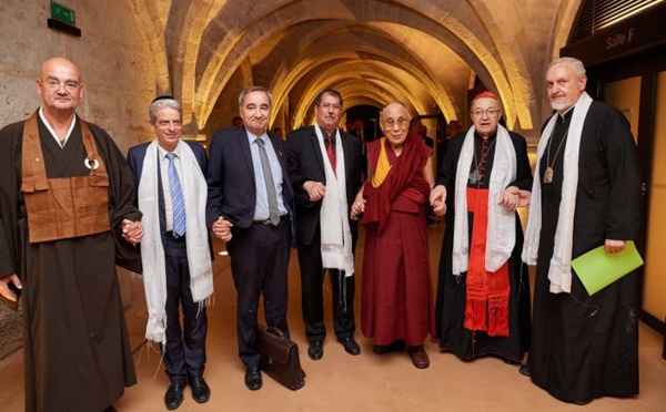 Autour du Dalaï-lama, la force du dialogue interreligieux réaffirmée en France 