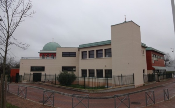 Tensions à Chanteloup-les-Vignes, la mosquée appelle au calme