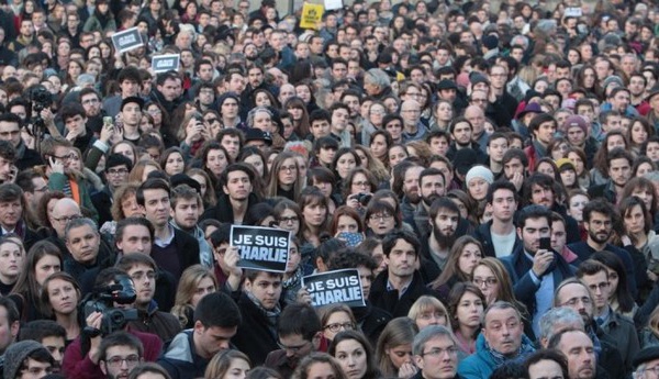 Charlie Hebdo : face aux récupérations politiques, les limites de l'unité nationale