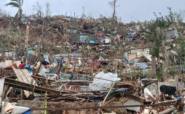 Mayotte ravagée par le cyclone Chido, le pire à craindre