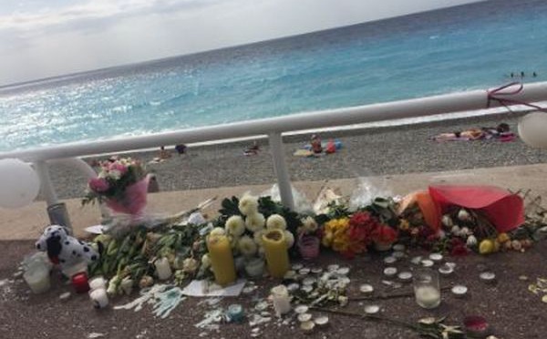 Après Nice - Affronter la haine en pleurant les morts (vidéo)